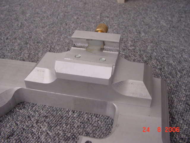 CNC-gefertigtes Dreh- und Frästeil aus Metall von EMS Strzeletz gold silber