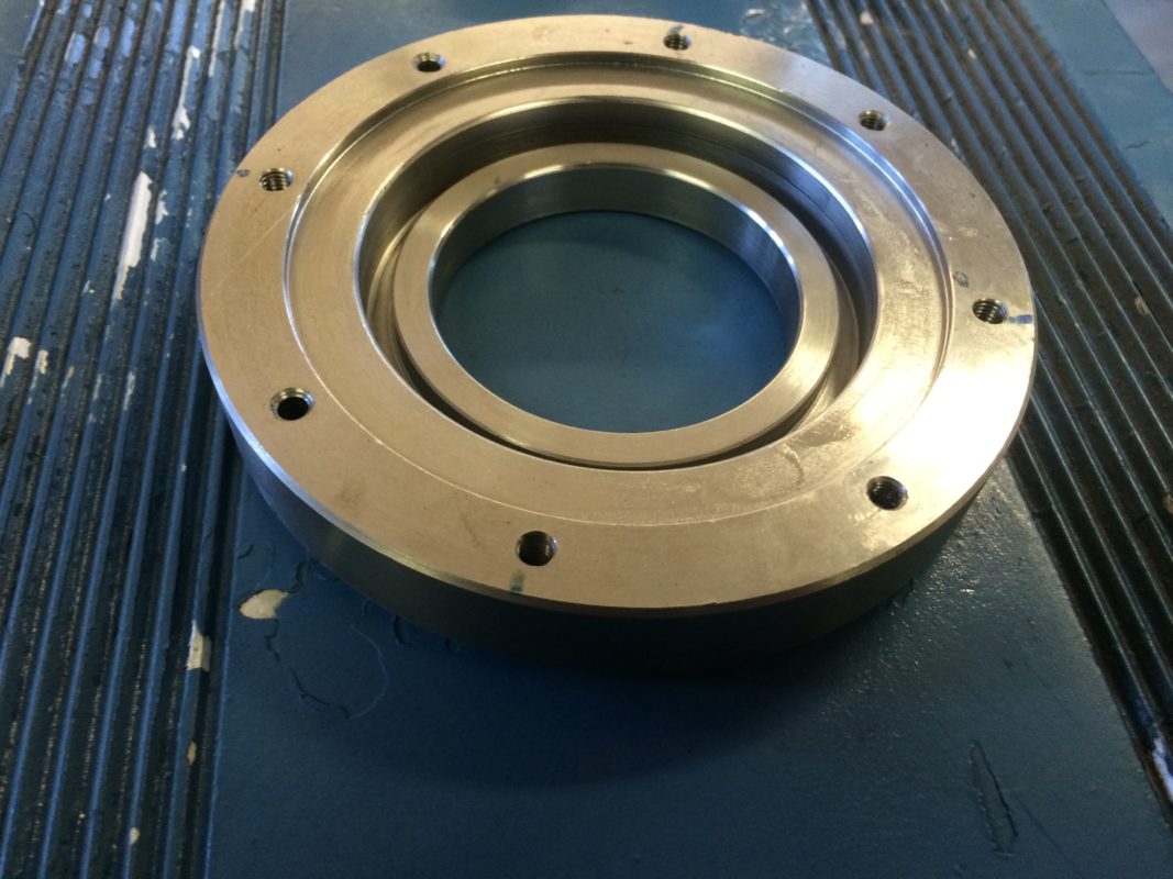 CNC-gefertigtes Dreh- und Frästeil aus Metall von EMS Strzeletz silber